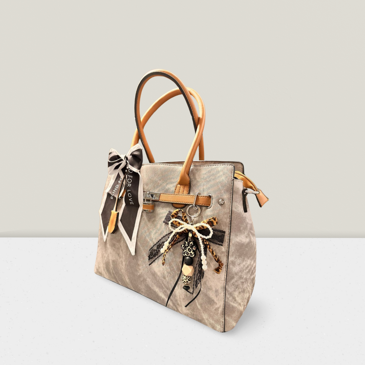 Tres-Chic Handtasche