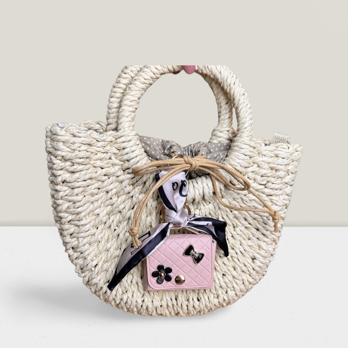 🎀 Sweet Elegance – Mini-Täschchen-Anhänger mit Tuch & Charms 💕