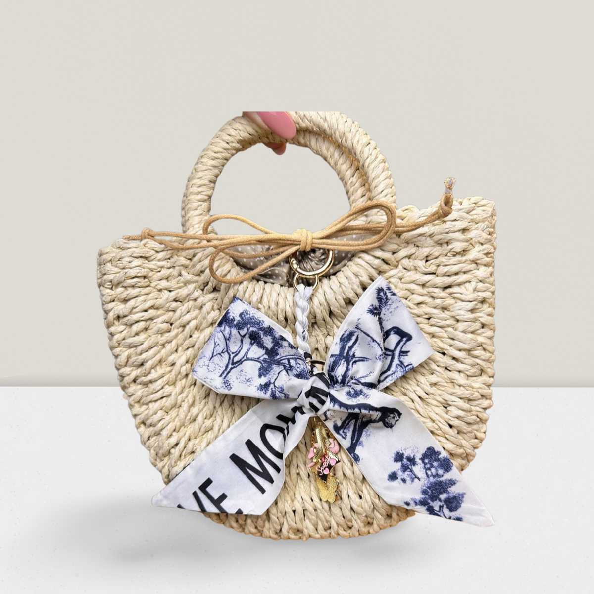 🎀 Ribbon Romance – Scarf-Charm mit Schleife & Mini-Charms 🕊️✨