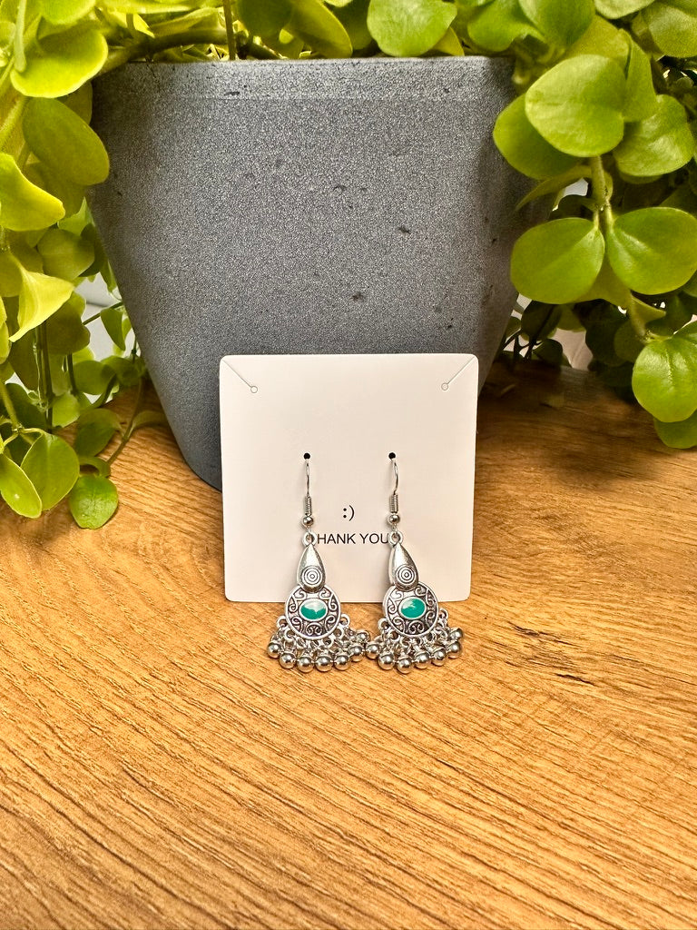 Boho-Chic Ohrringe mit und türkisen Akzenten 🌿