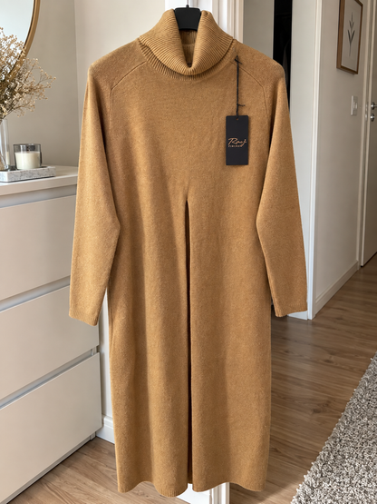 Langer Strickpullover mit Frontschlitz