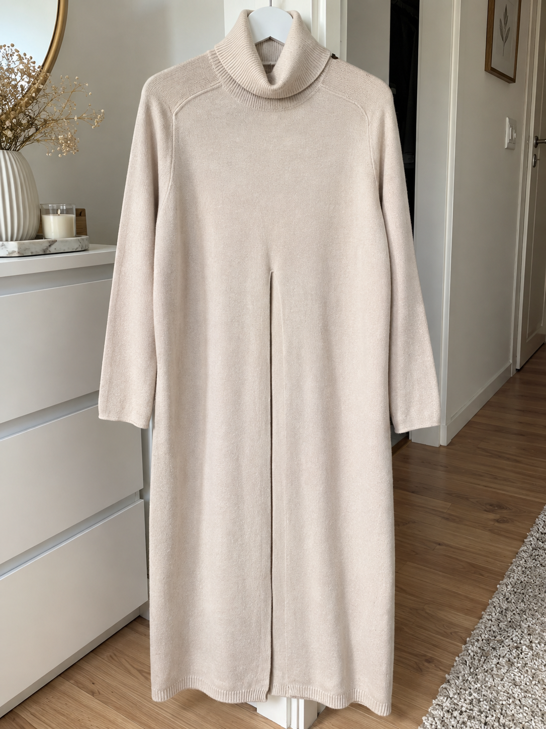 Langer Strickpullover mit Frontschlitz