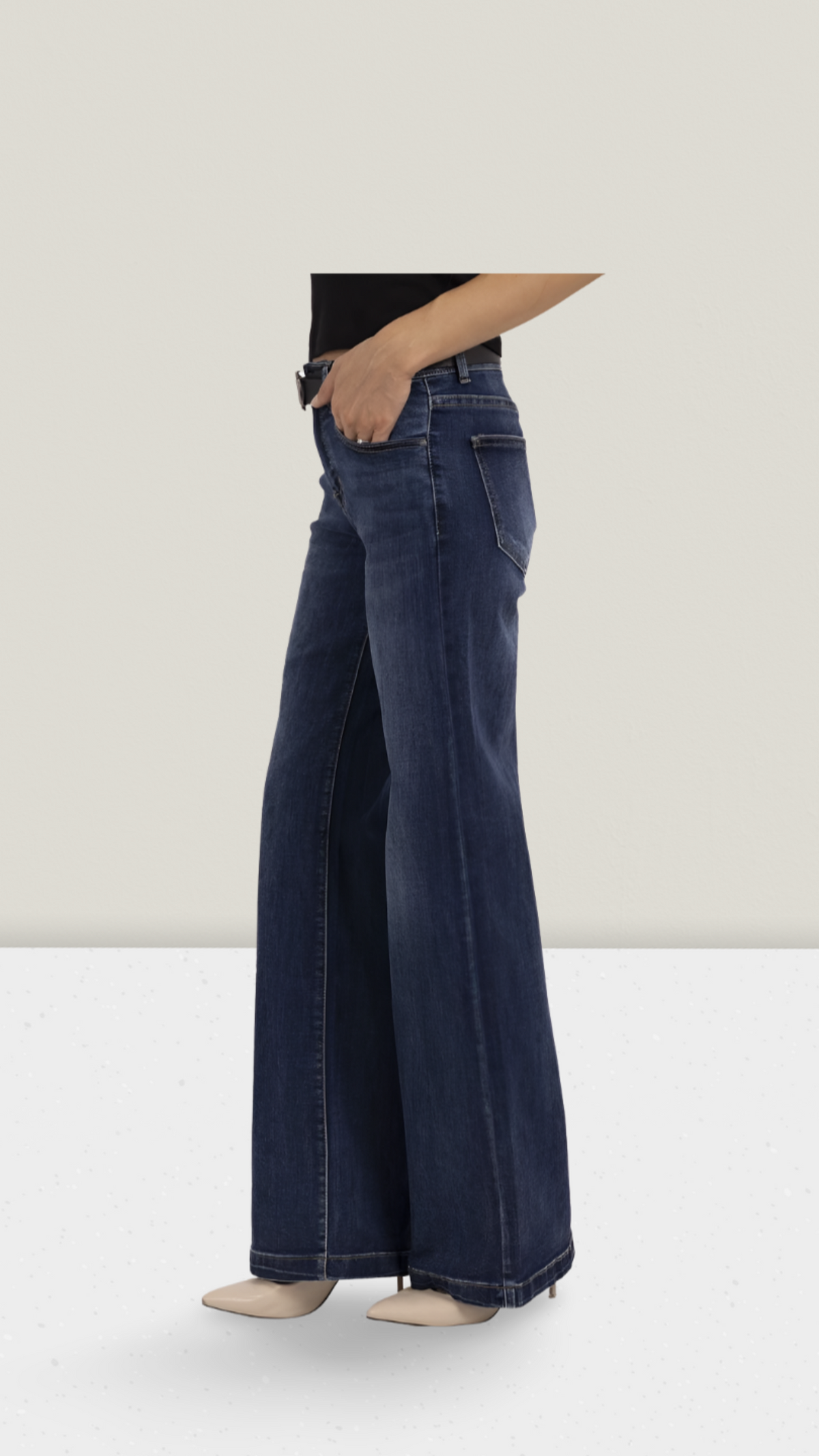 Jeans mit Gürtel