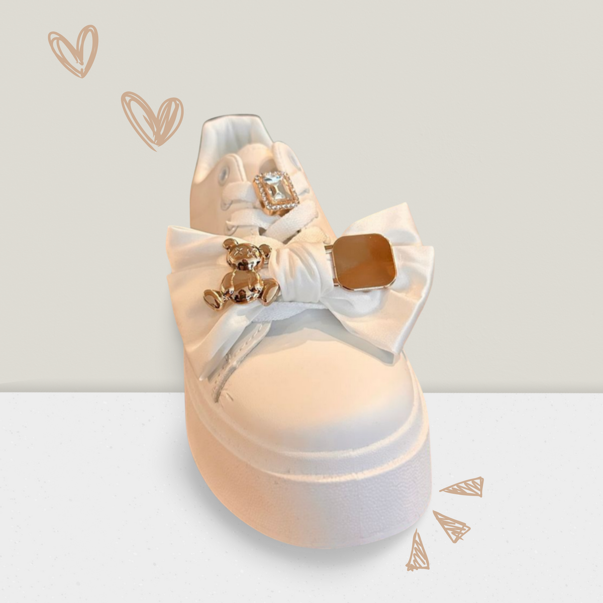 Sneakers mit Schleife und goldenen Details