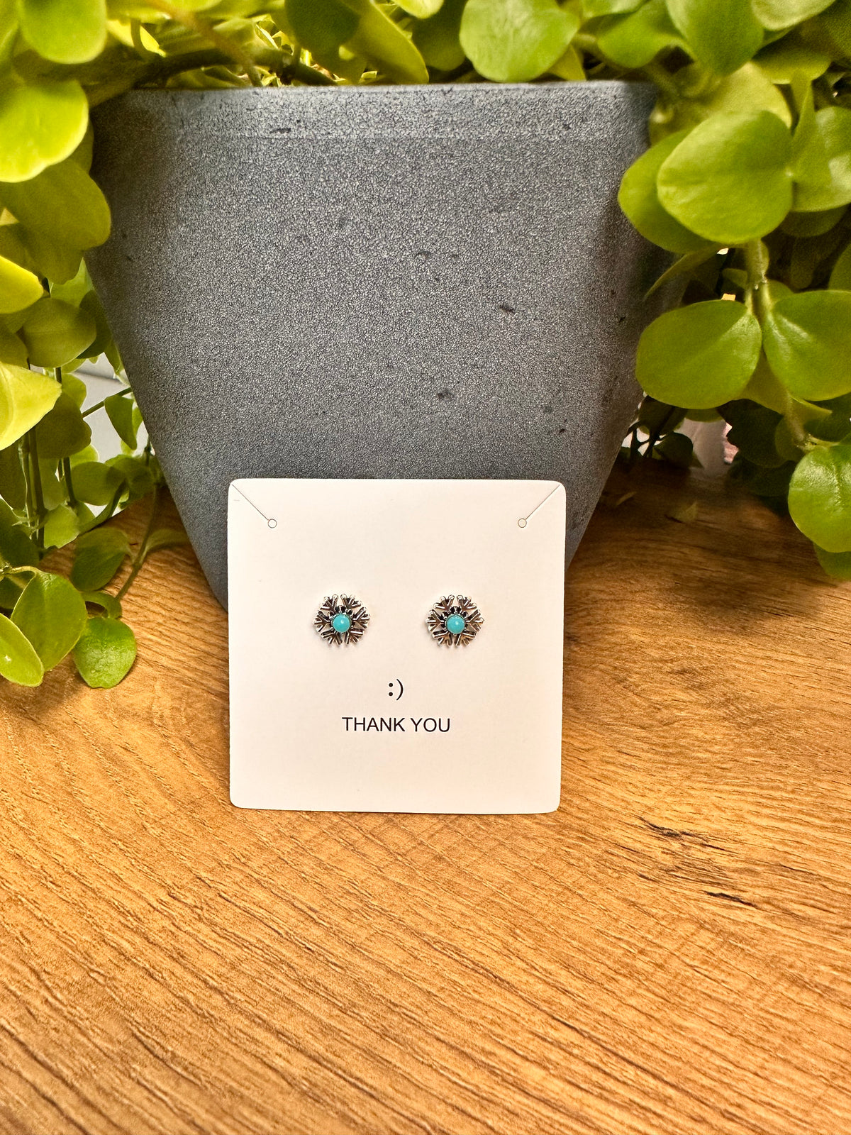 Strahlenförmige Ohrstecker mit Türkis – Eleganz mit Boho-Flair ✨