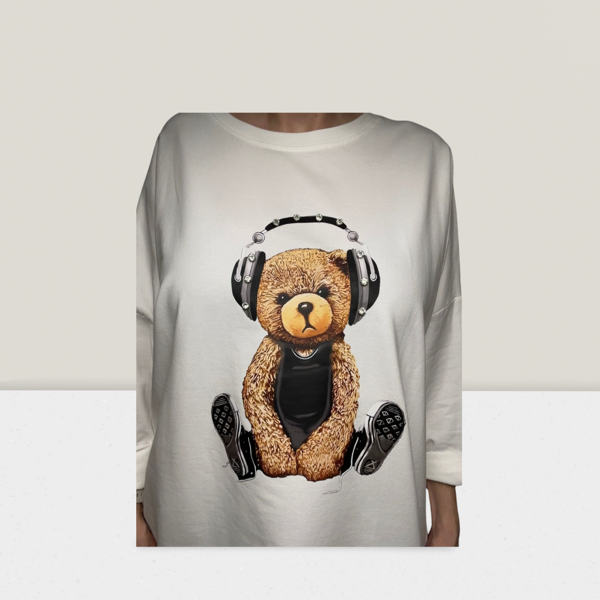 Sweatshirt mit süßem Bären-Motiv und Strass-Verzierung