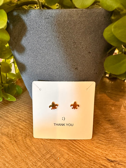 Antike Speerspitzen-Ohrstecker – Eleganz in Gold, Silber & Roségold