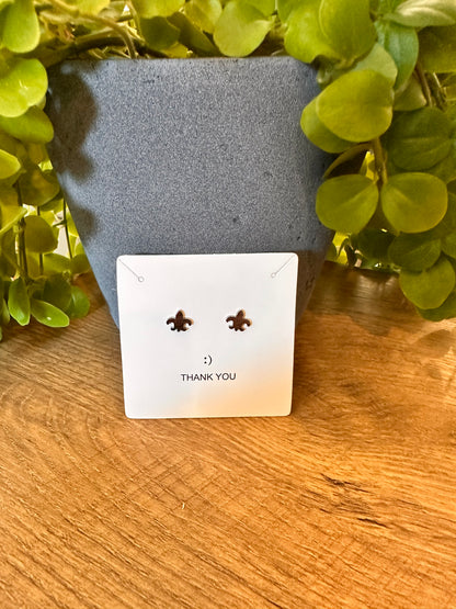 Antike Speerspitzen-Ohrstecker – Eleganz in Gold, Silber & Roségold
