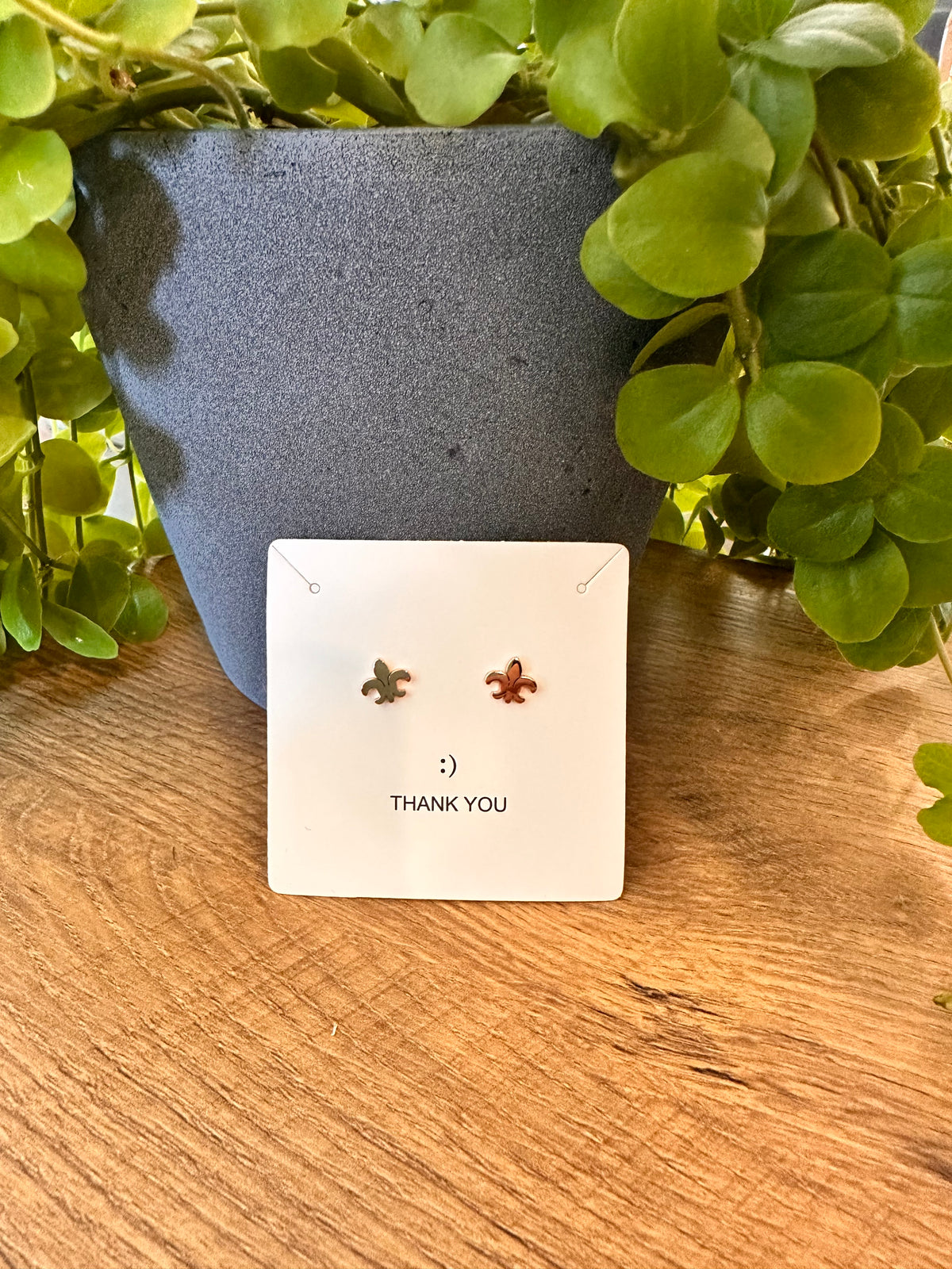 Antike Speerspitzen-Ohrstecker – Eleganz in Gold, Silber & Roségold