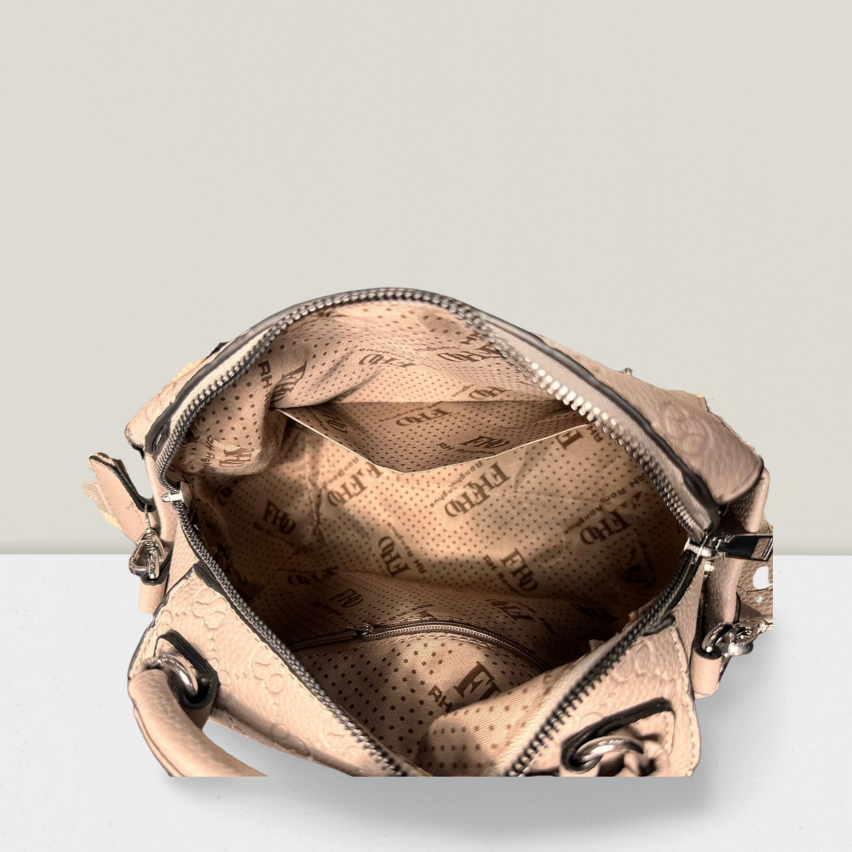 Elegante Handtasche mit Muster in verschiedenen Farben