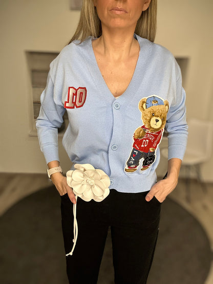 Cardigan mit Bären-Patch – Cute meets Cool!