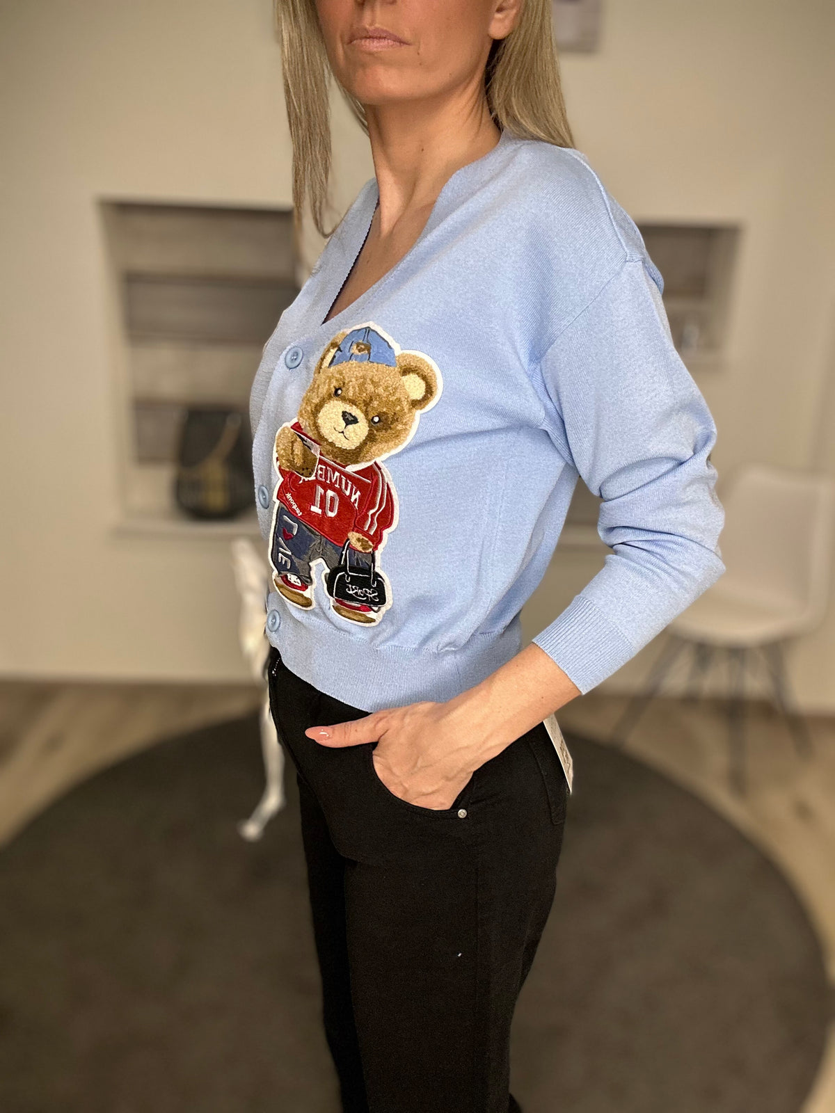 Cardigan mit Bären-Patch – Cute meets Cool!