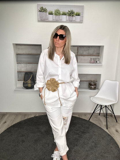 Oversize-Bluse mit Leo-Stern – Klassisch trifft Statement!