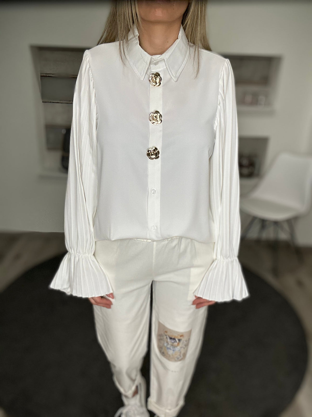 Elegante Bluse mit Plisseeärmeln – Schwarz oder Weiß