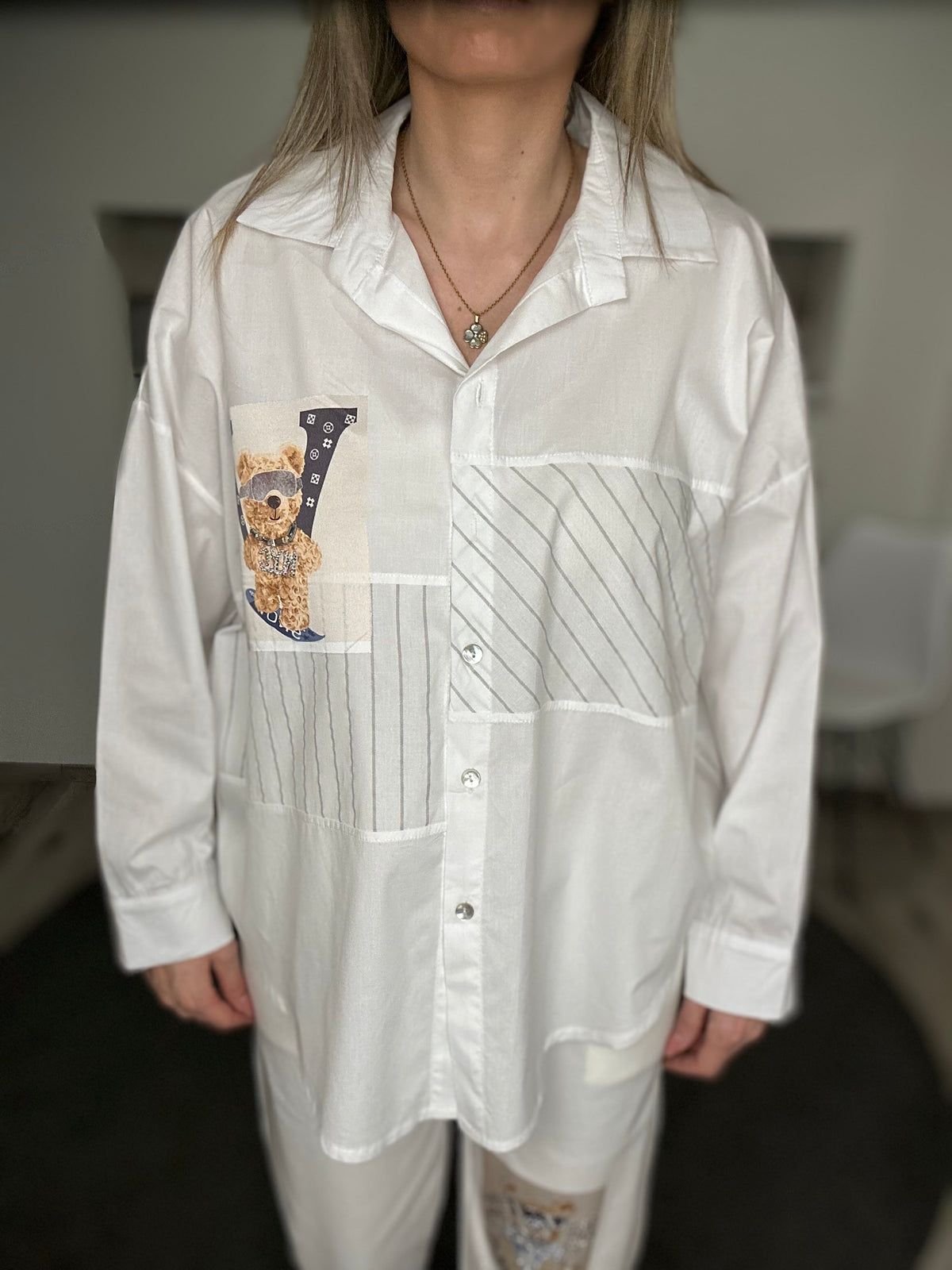 Patchwork-Bärchenbluse – Cozy trifft Cool! 🐻✨