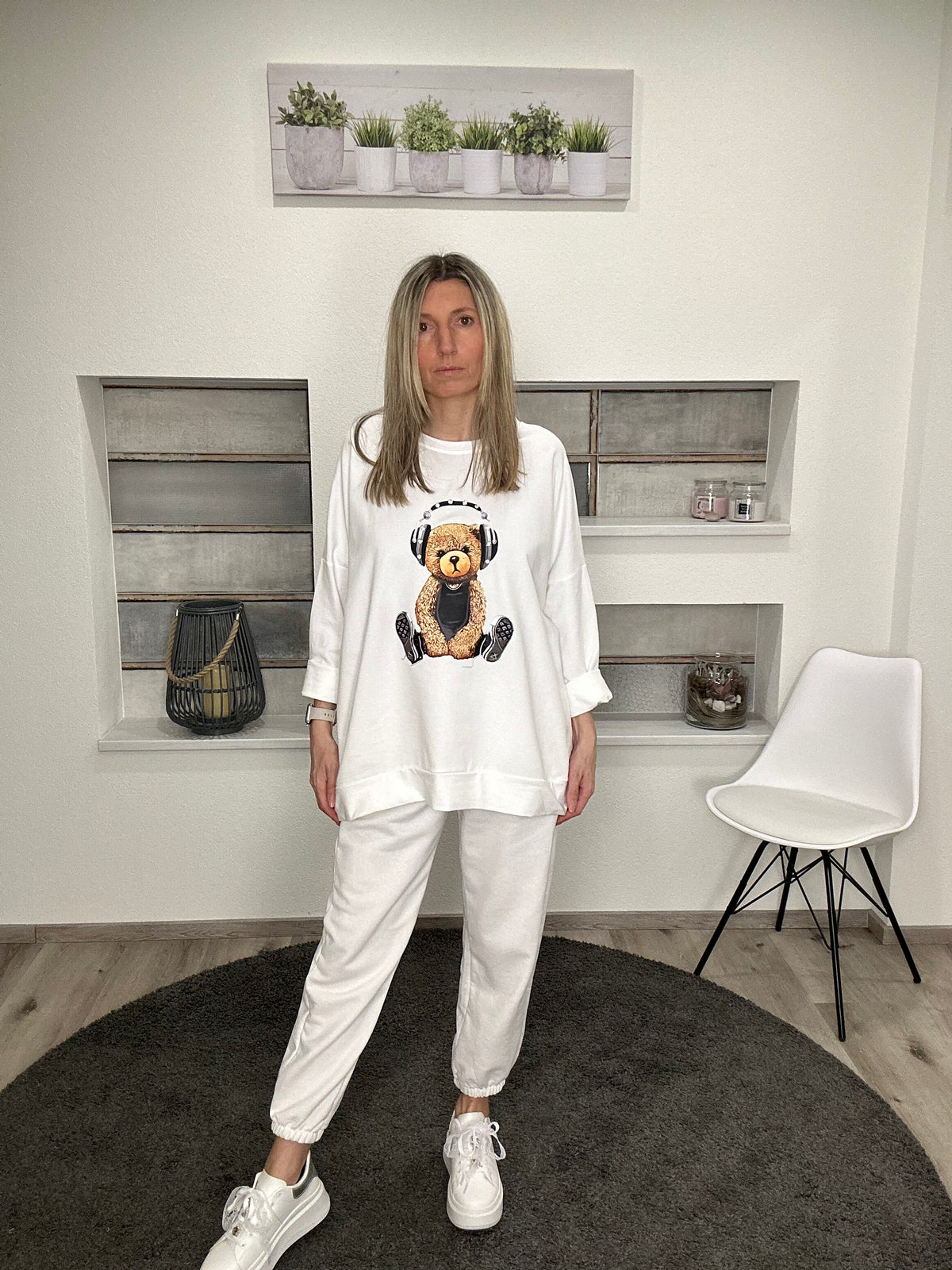 Sweatshirt mit süßem Bären-Motiv und Strass-Verzierung