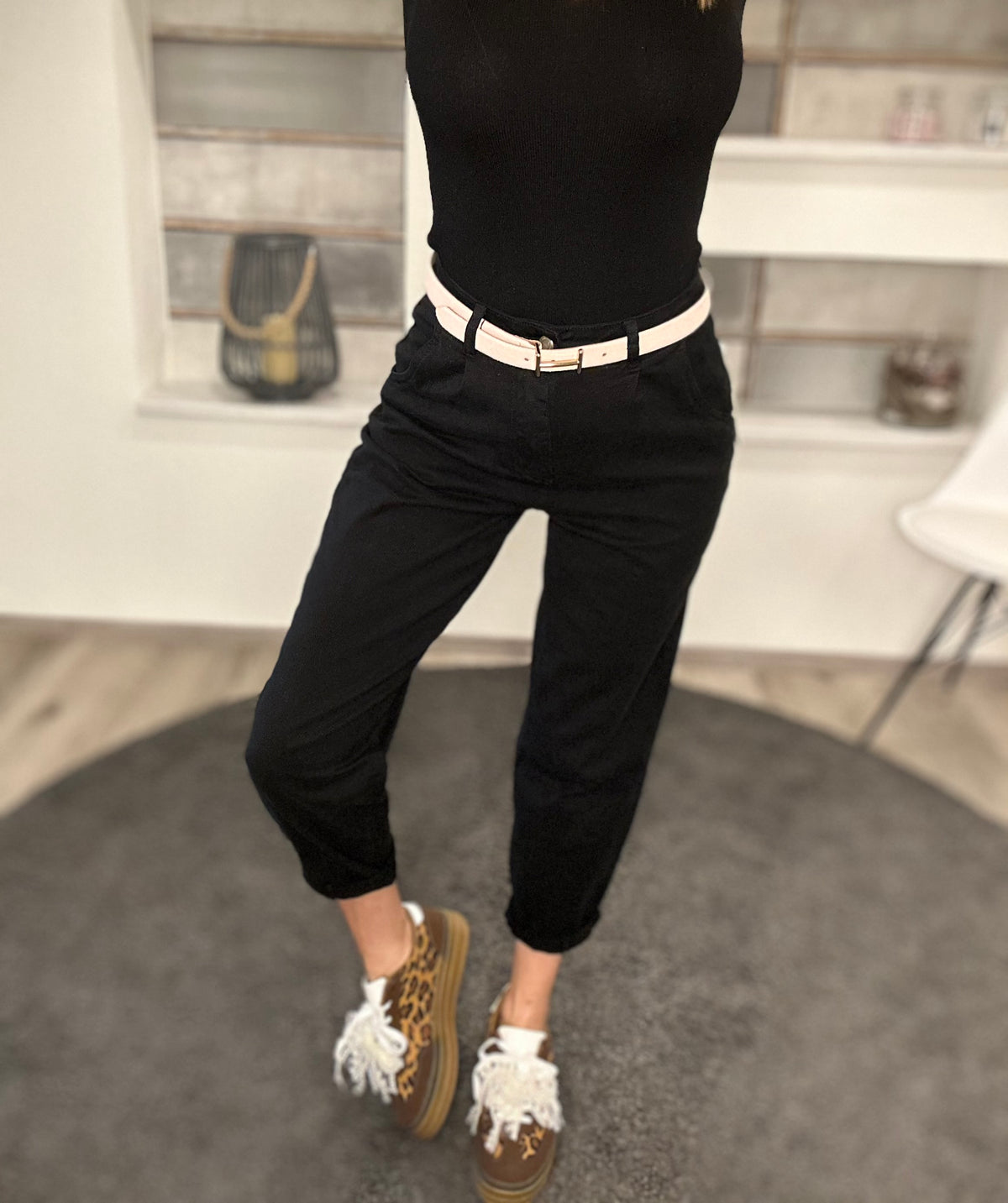High-Waist-Hose in Schwarz – Basic trifft Coolness!