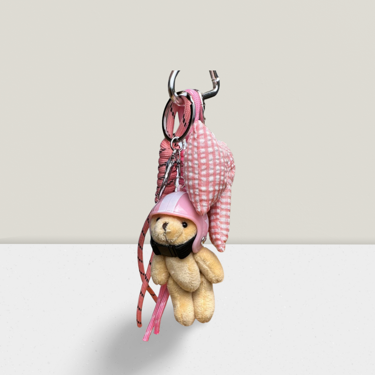 🎀 Bear On The Go – Cutie-Anhänger mit Teddy &amp; XXL-Schleife 🎀