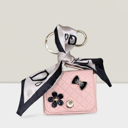 🎀 Sweet Elegance – Mini-Täschchen-Anhänger mit Tuch & Charms 💕