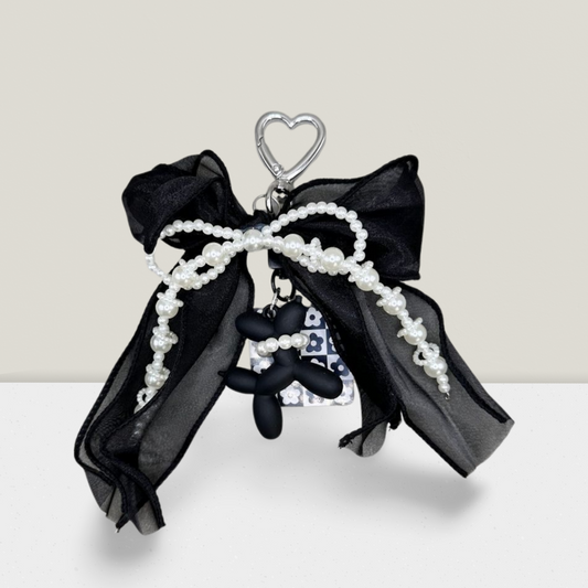 🎈 Balloon Chic – Schwarzer Hund trifft Schleifen-Glam 🖤✨